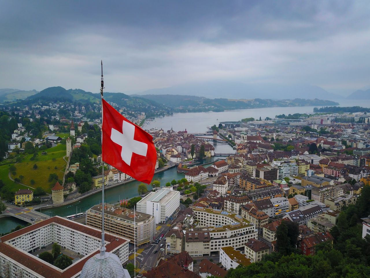 Annuaire des PME à Genève, Lausanne, Zurich et Bâle : comment trouver le bon prestataire en 2026