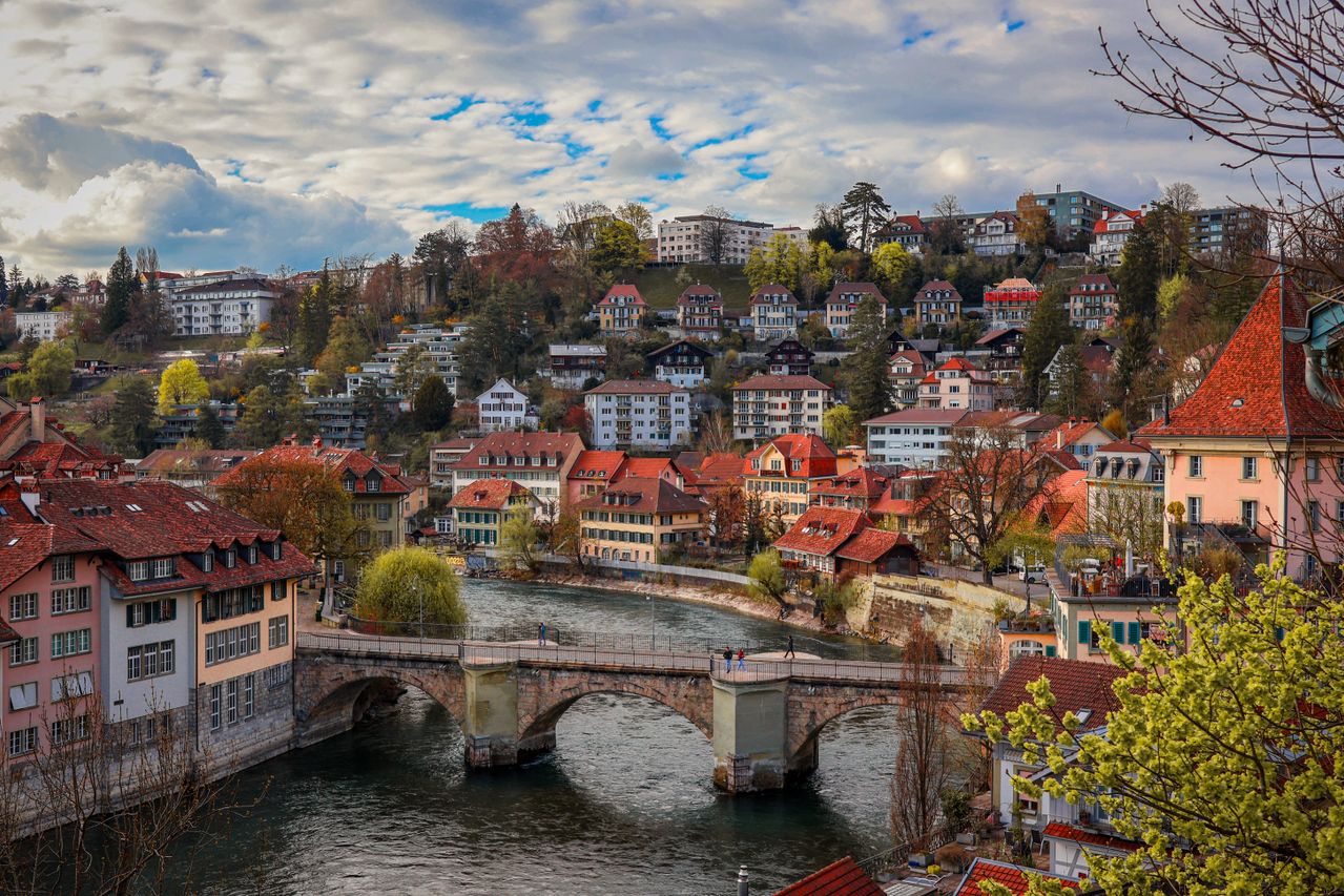 Annuaire des PME à Genève, Lausanne, Zurich et Bâle : comment trouver le bon prestataire en 2026